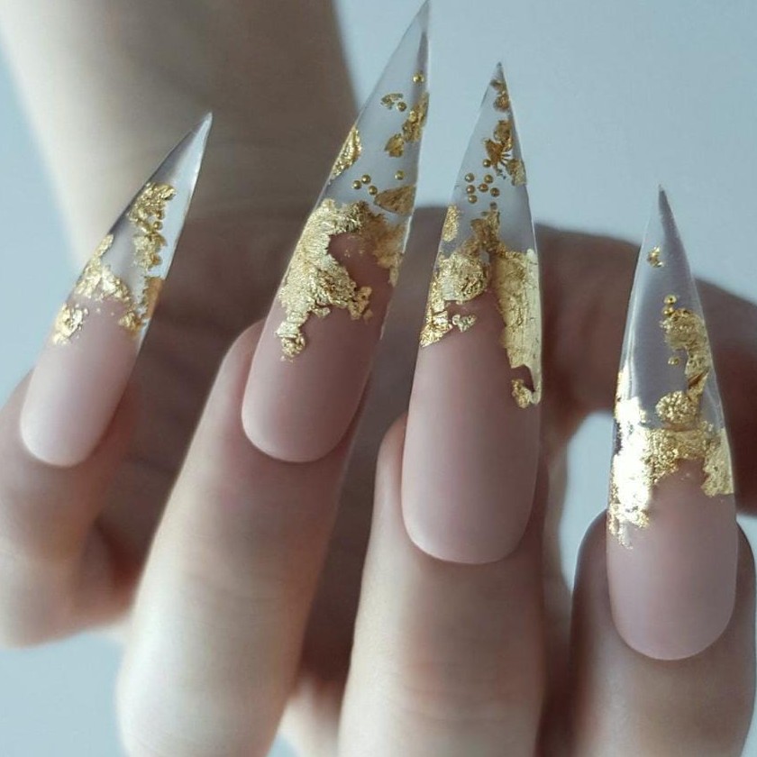 Коррекция наращивания  ногтей.