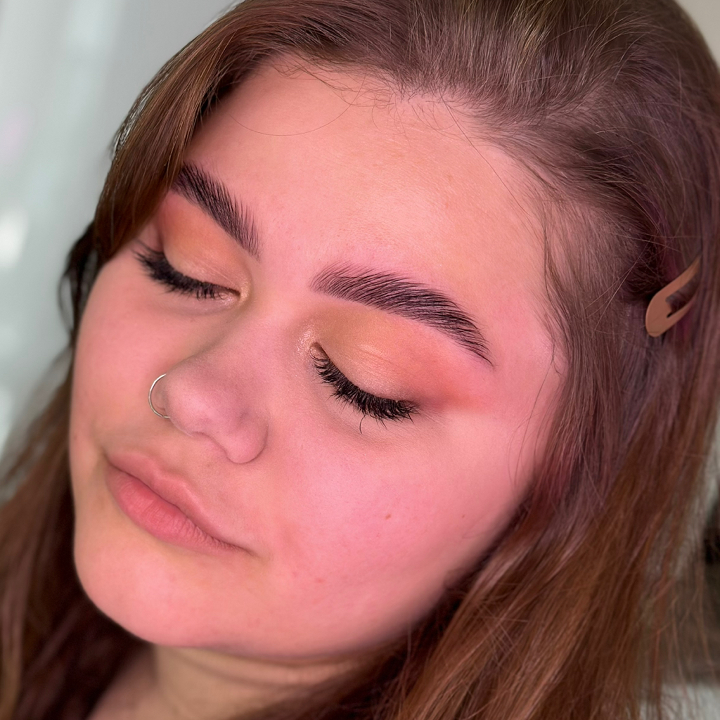 Все включено: лами бровей + окрашивание краской + коррекция + уход