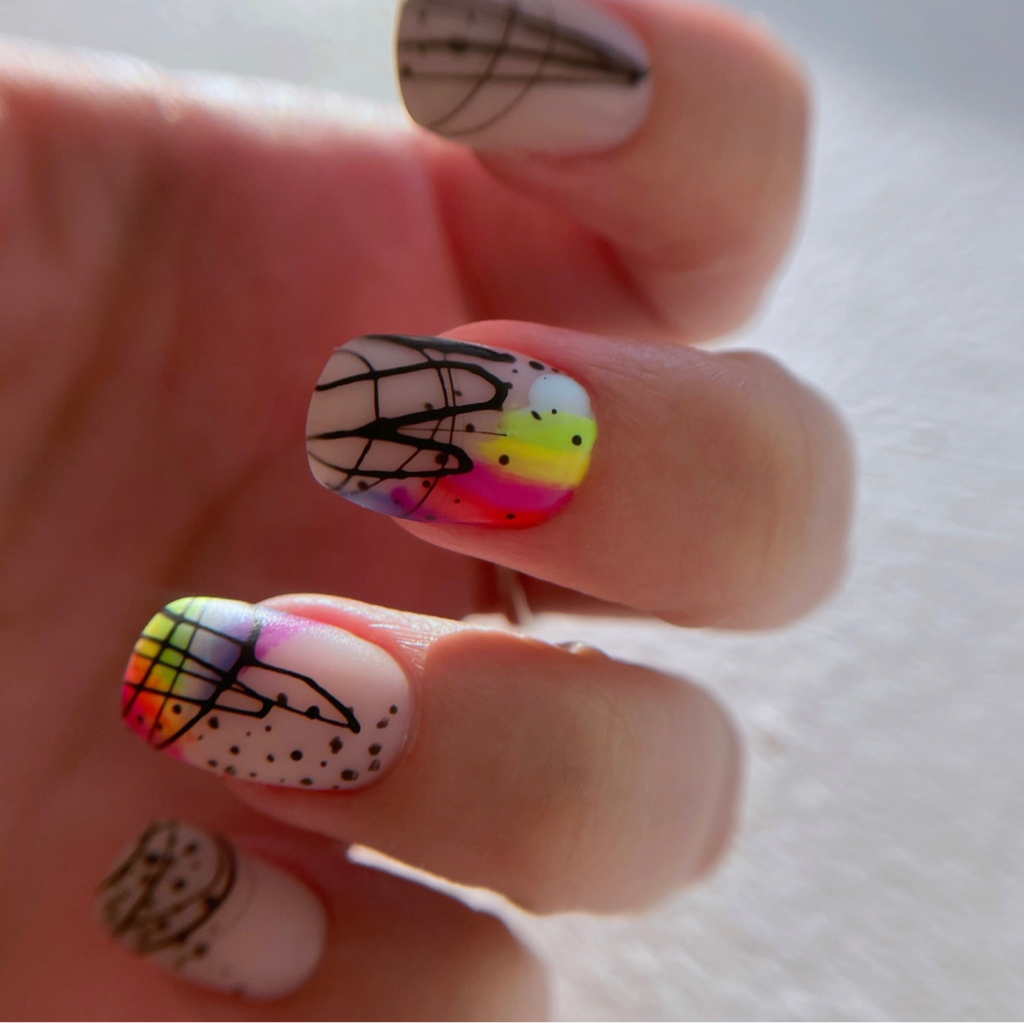 Дизайн на все ногти(френч, лунки, втирка,линии, слайдеры)