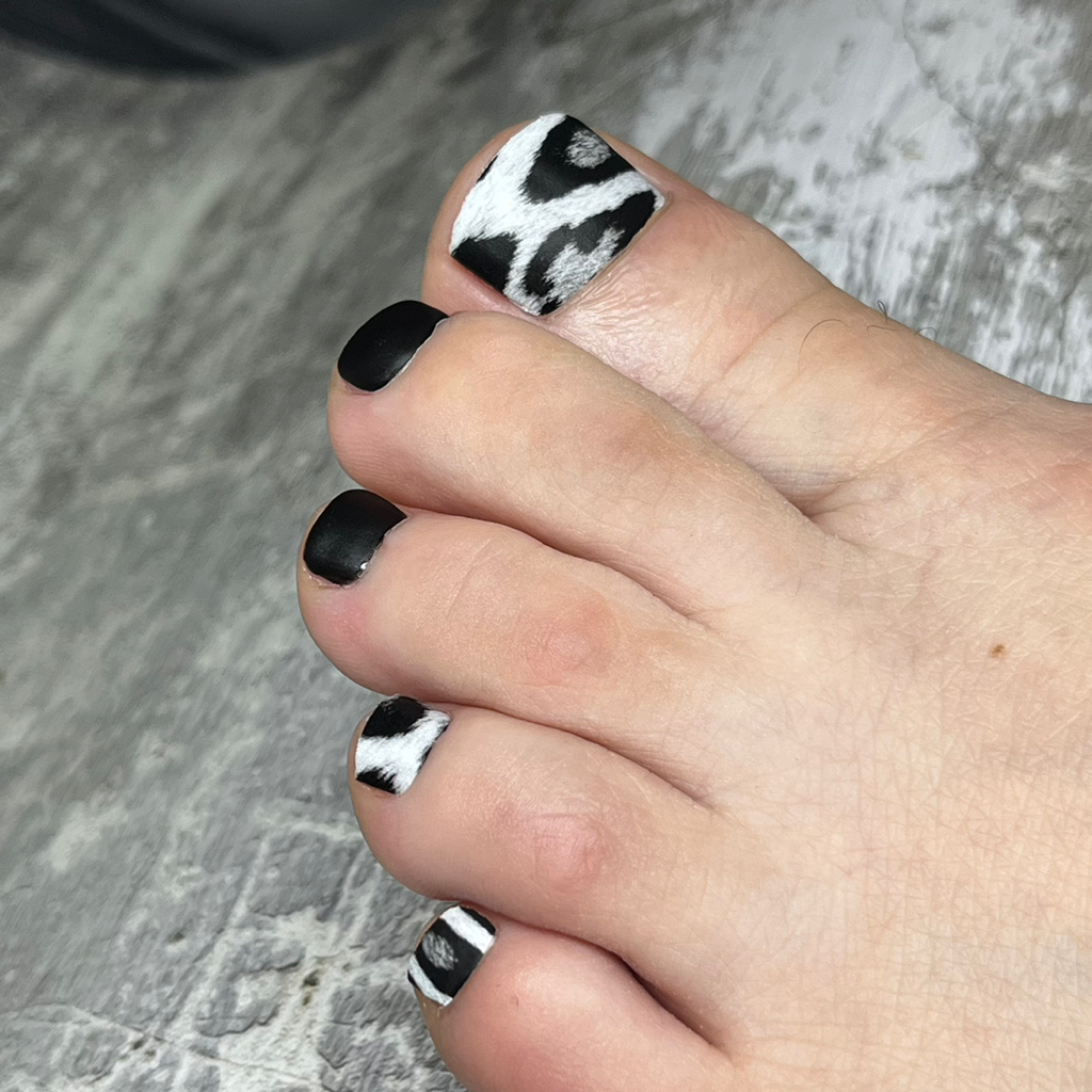 Педикюр + «ПЛЕНКИ» ( полная обработка стопы и пальчиков+ наитончайшее покрытие «ПЛЕНКИ»)