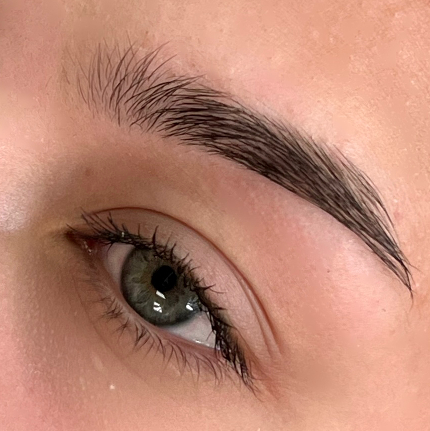 Коррекция бровей