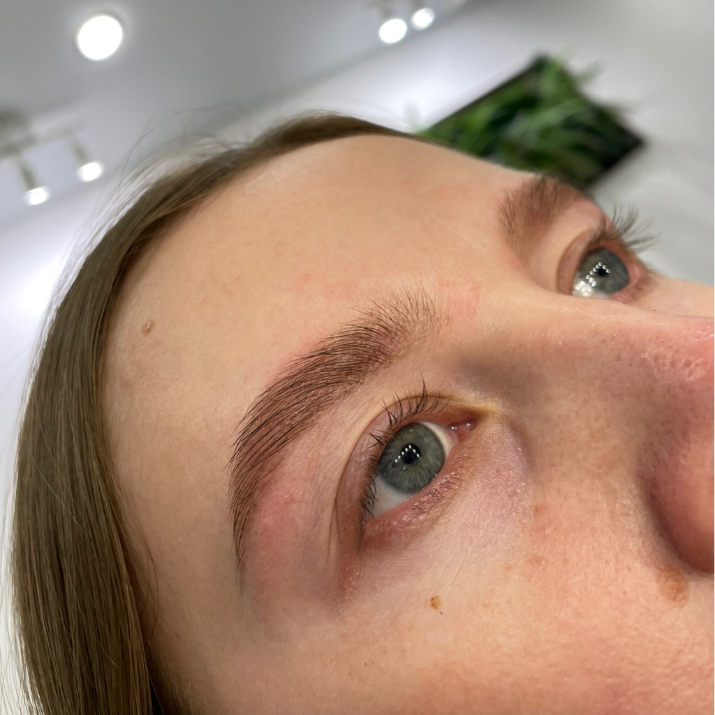 ОКРАШИВАНИЕ БРОВЕЙ