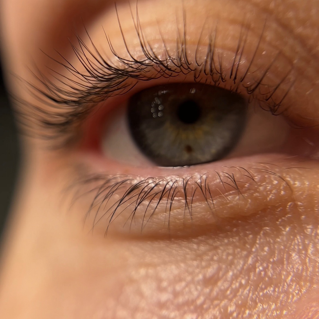 Снятие наращенных ресниц