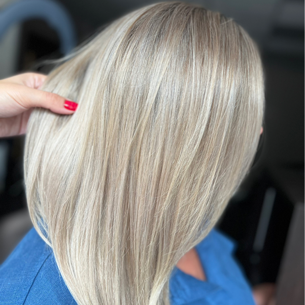 Осветление корней, тонирование корней и длины по плечи