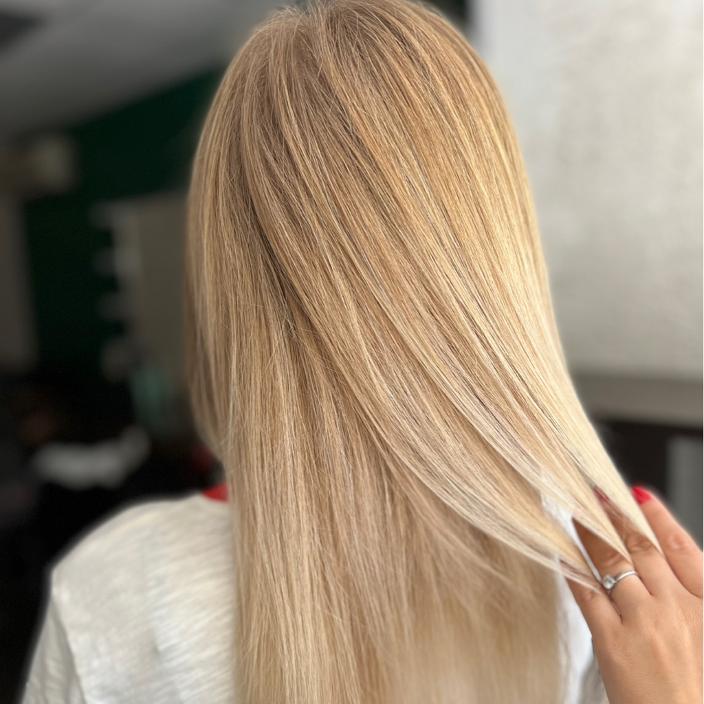 Осветление корней, тонирование корней и длины ниже лопаток