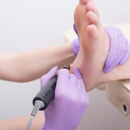 Педикюр без покрытия с обработкой стоп