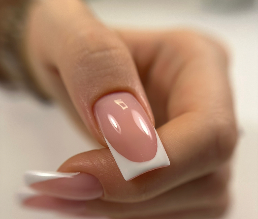 Маникюр + укрепление гелем + однотонное покрытие