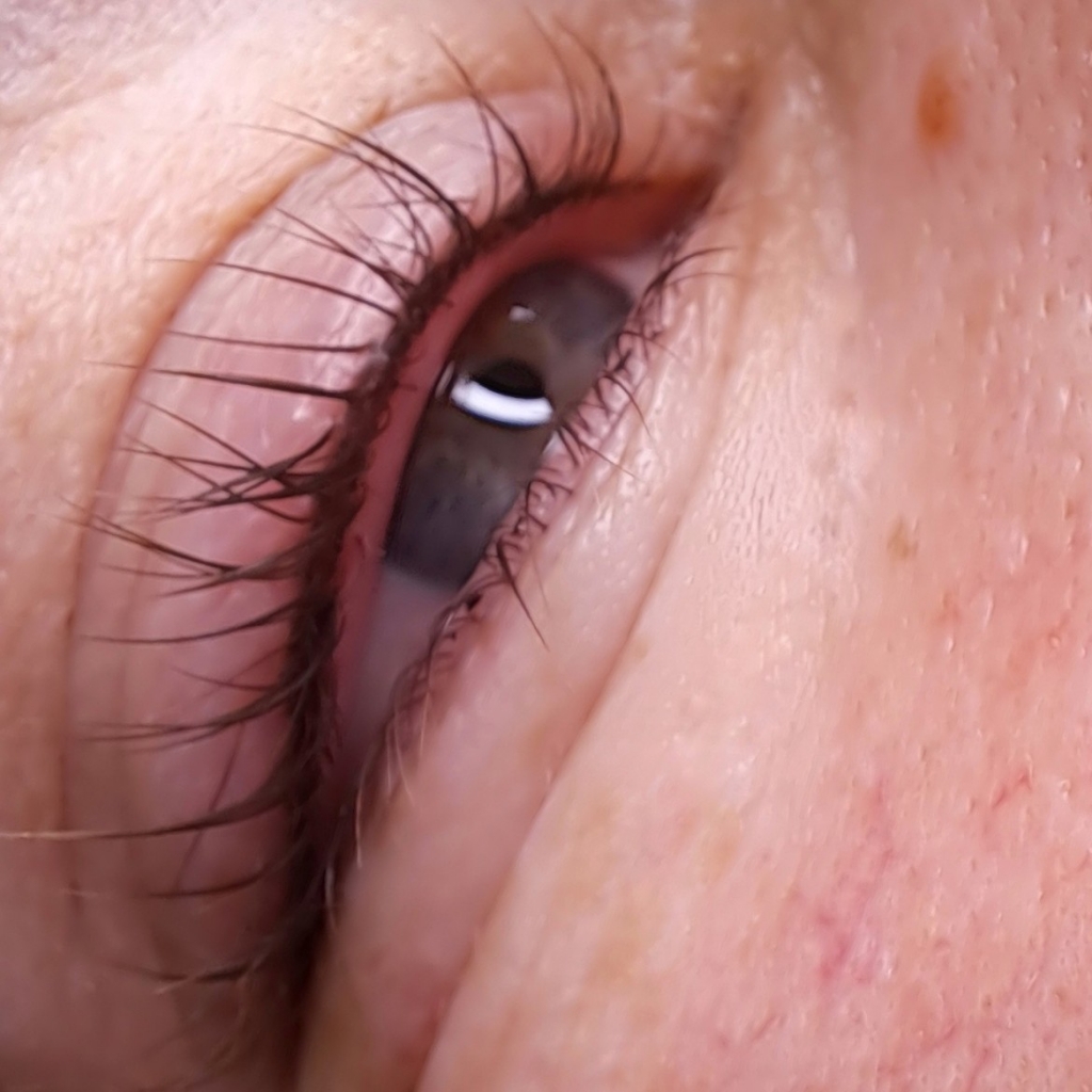 Рефреш (обновление) перманентного макияжа межресничного пространства