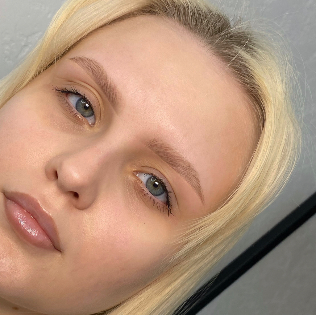 Коррекция и окрашивание бровей краска/хна