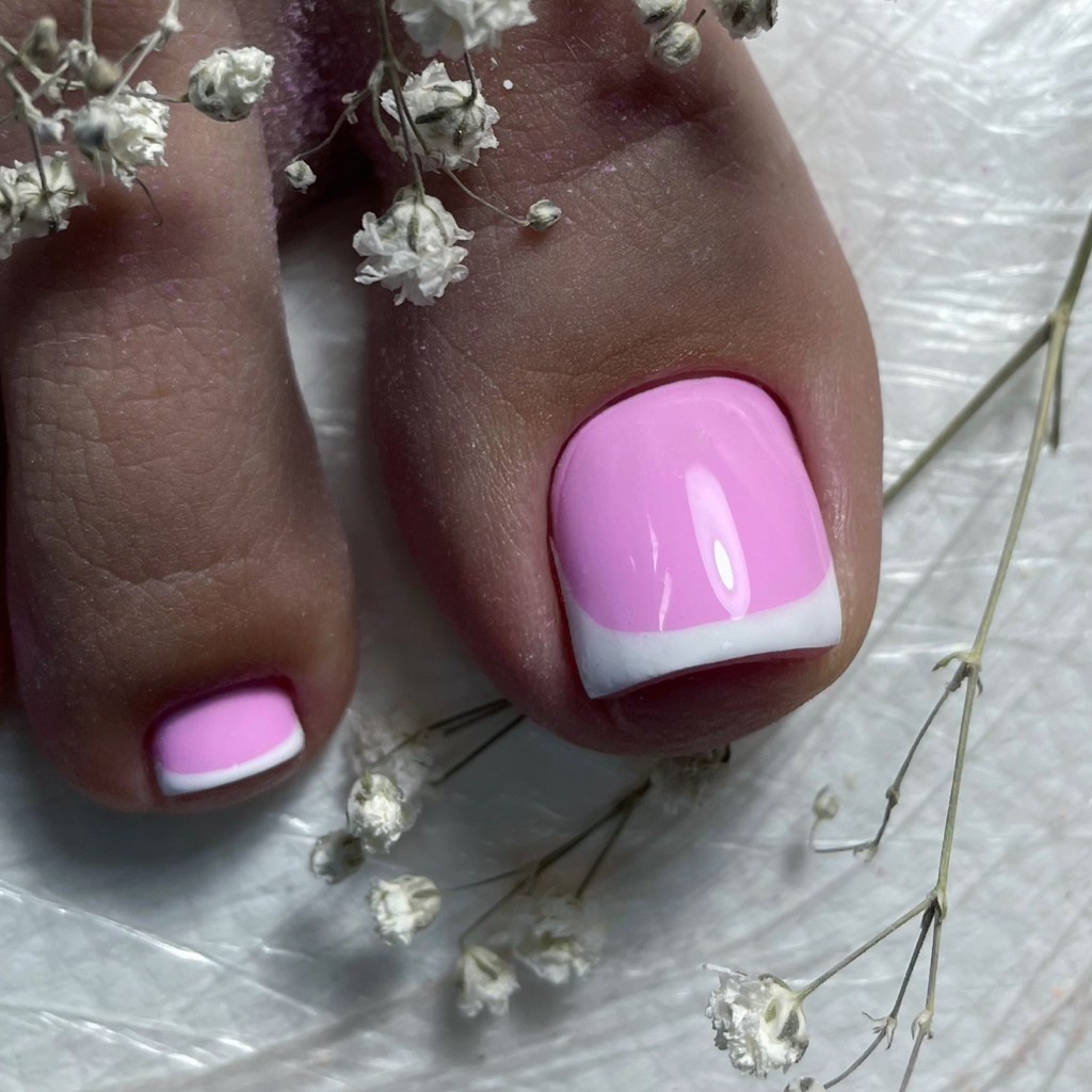 Педикюр   С покрытием гель-лаком и Обработкой стоп