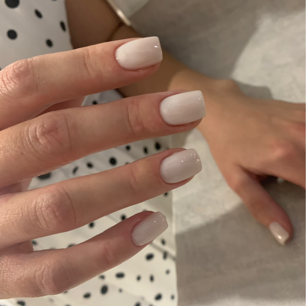 Маникюр с укреплением камуфлирующим  гелем