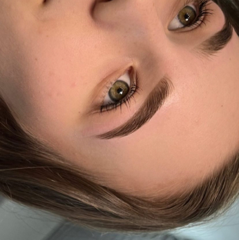 Коррекция бровей