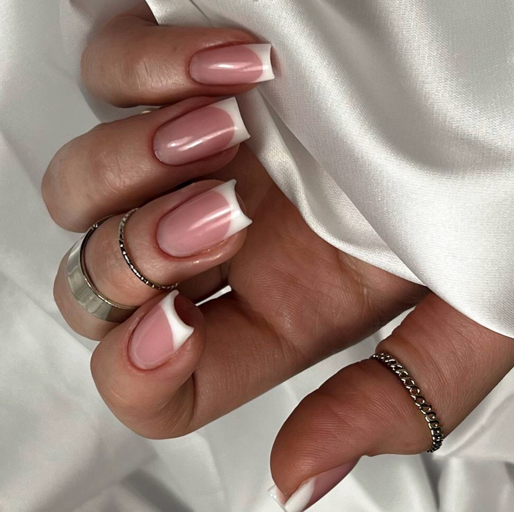 Укрепление гелем +френч (короткая-средняя длина до 2см)