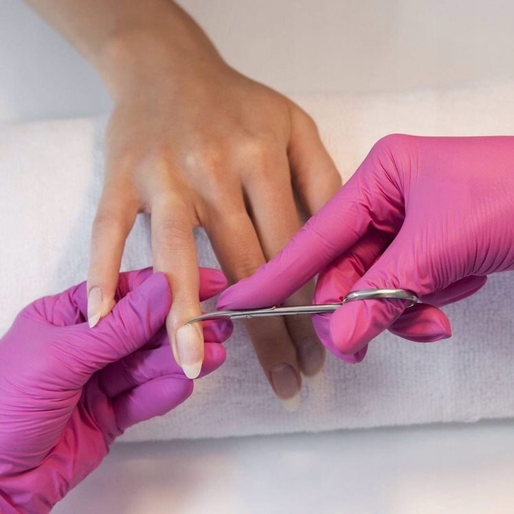 Снятие наращенных ногтей