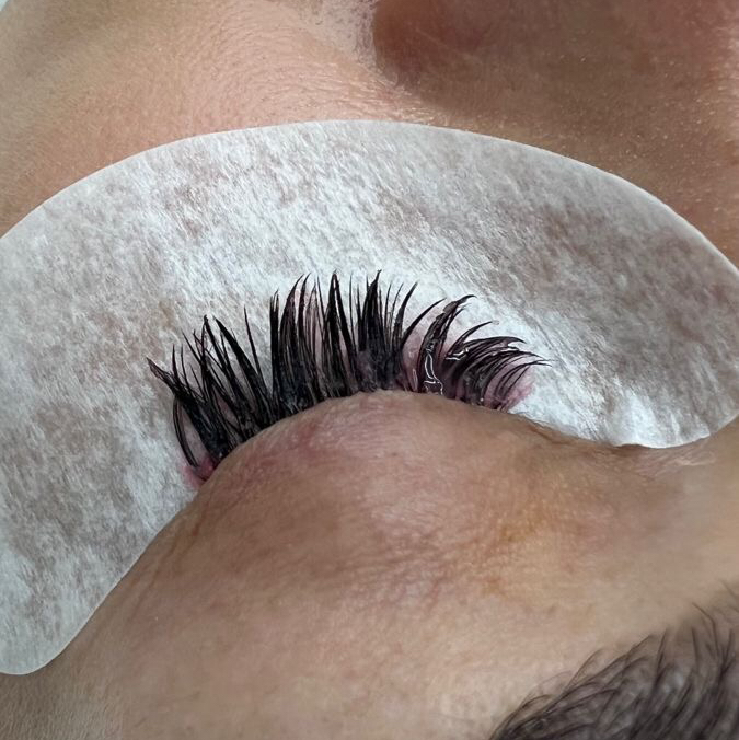 Снятие наращенных ресниц от другого мастера без последующего наращивания (занятость 15минут)