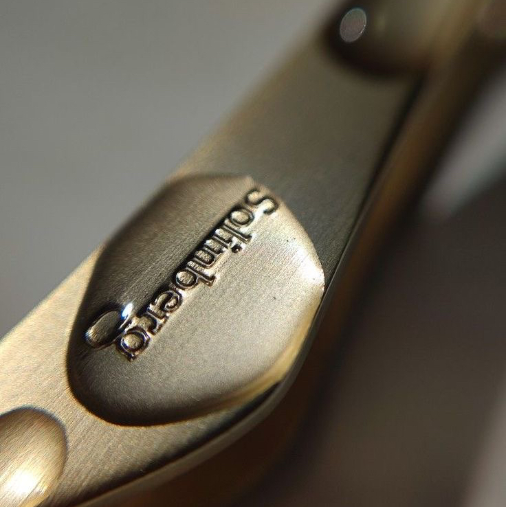 Коррекция бровей (воск+пинцет)