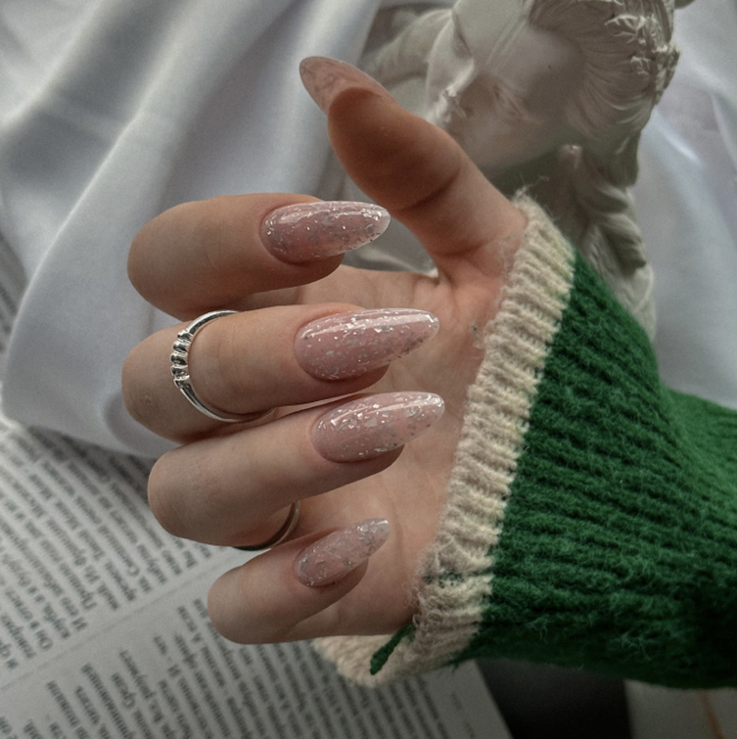 Маникюр + однотонное покрытие+дизайн