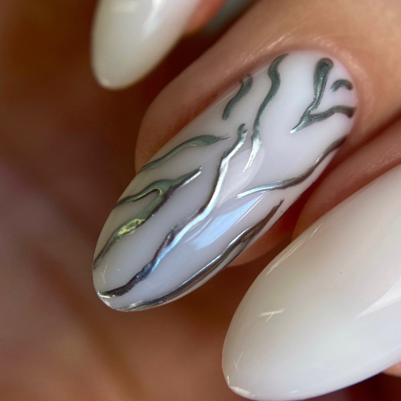 Наращивание сломанного ногтя