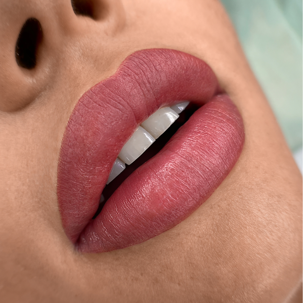 Перманентный макияж губ у топ мастера