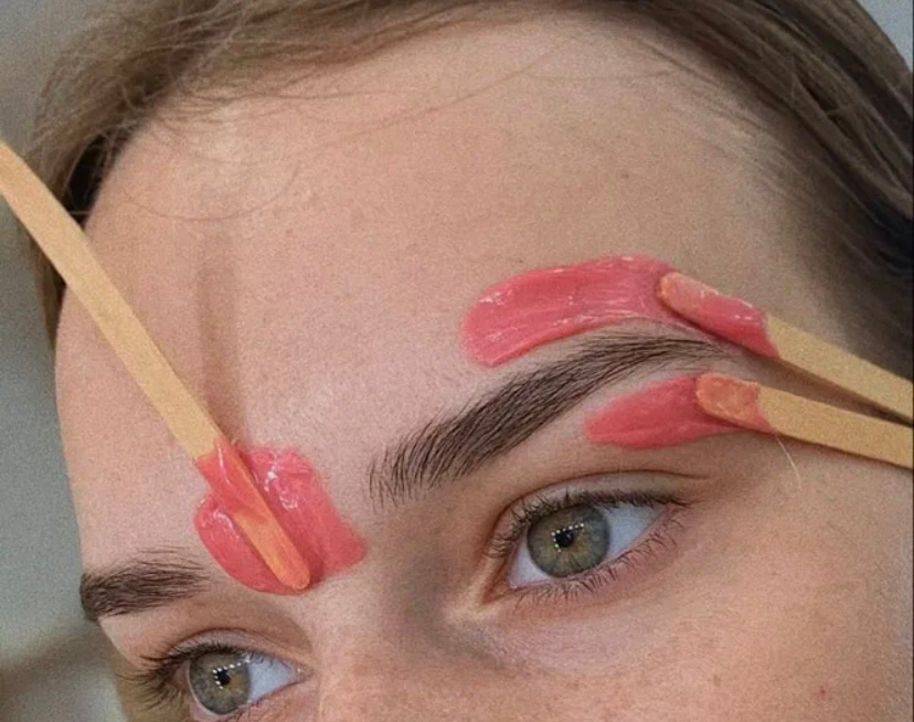 Архитектура  бровей воском