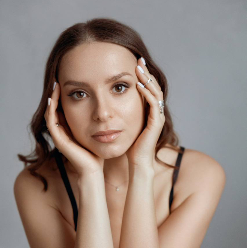 Полный образ: макияж + локоны