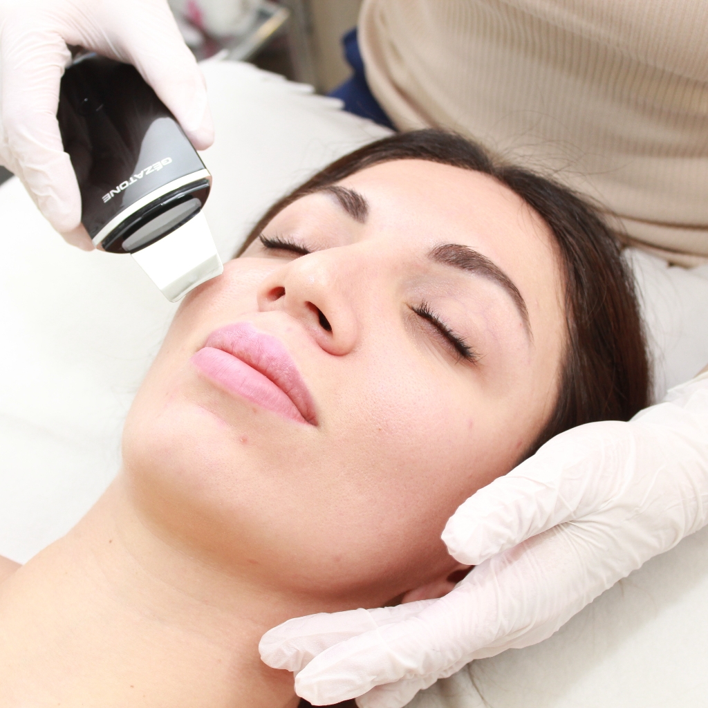 Атравматичная чистка лица