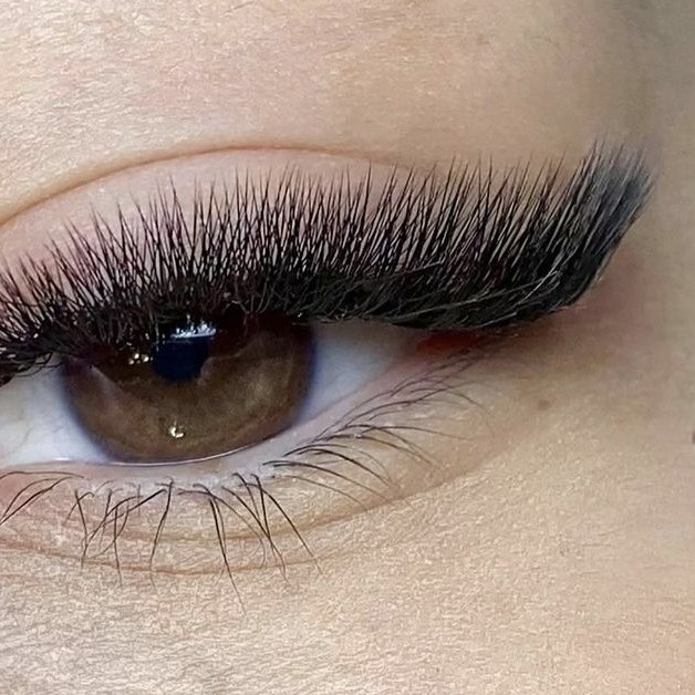 Снятие нарощенных ресниц