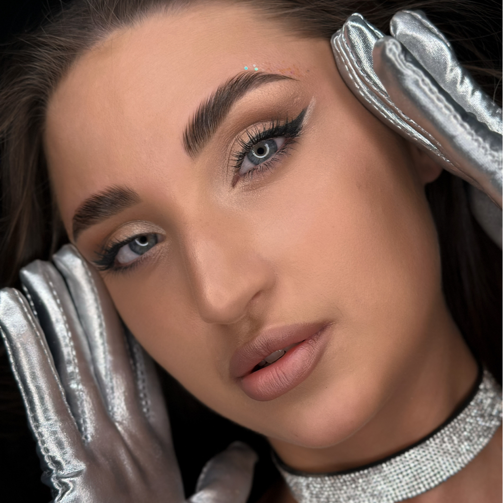 Комплекс: Окрашивание ресниц + коррекция и окрашивание бровей краской/хной