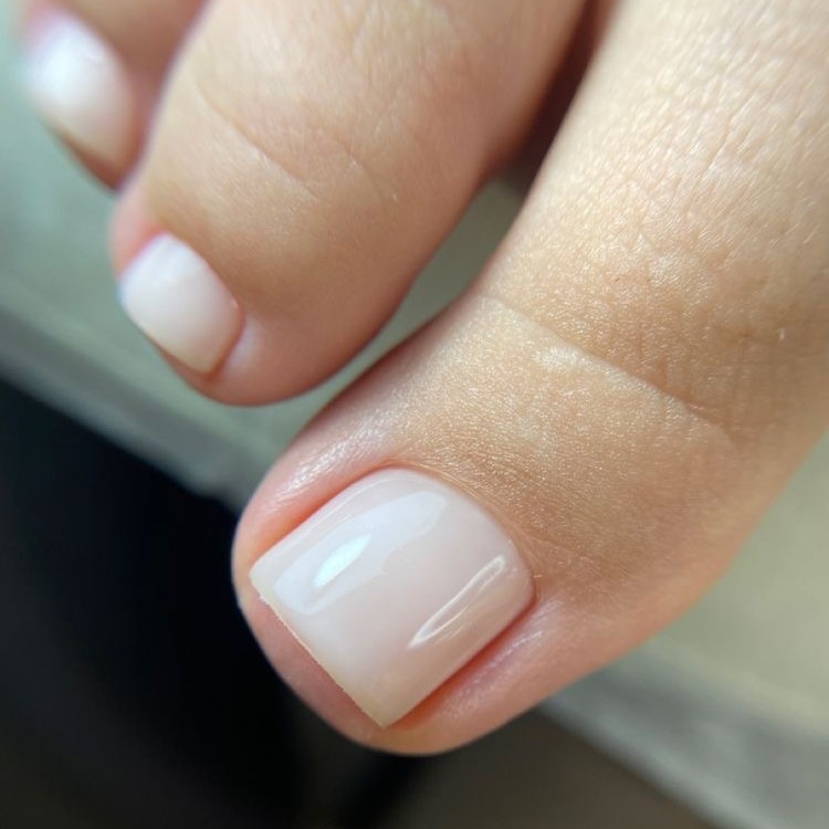 Педикюр классический с покрытием шеллак со снятием старого покрытия