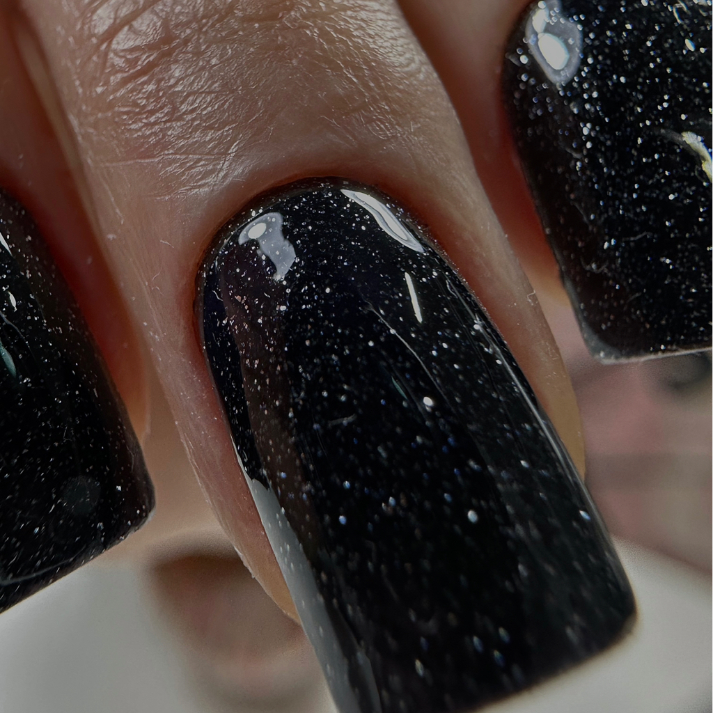 Маникюр с покрытием однотон