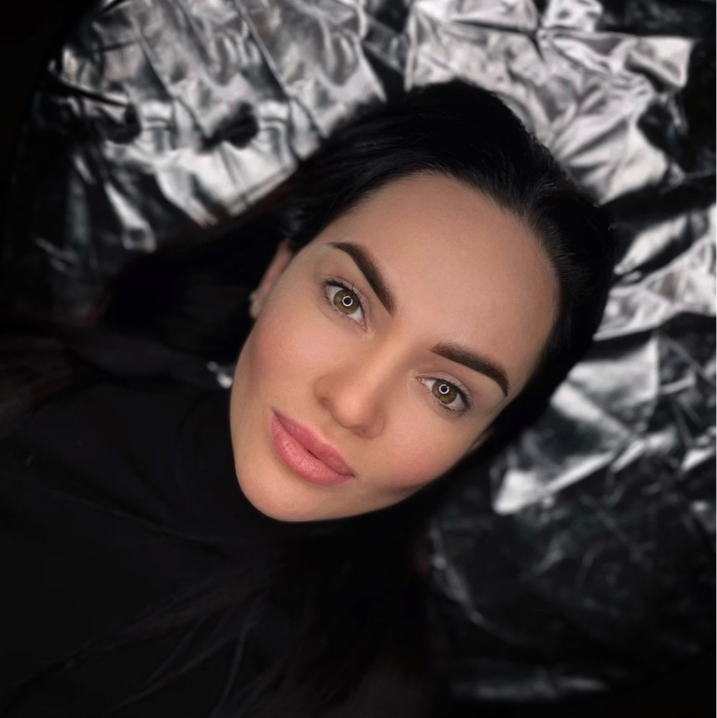 Перманентный макияж бровей. Первый этап процедуры.