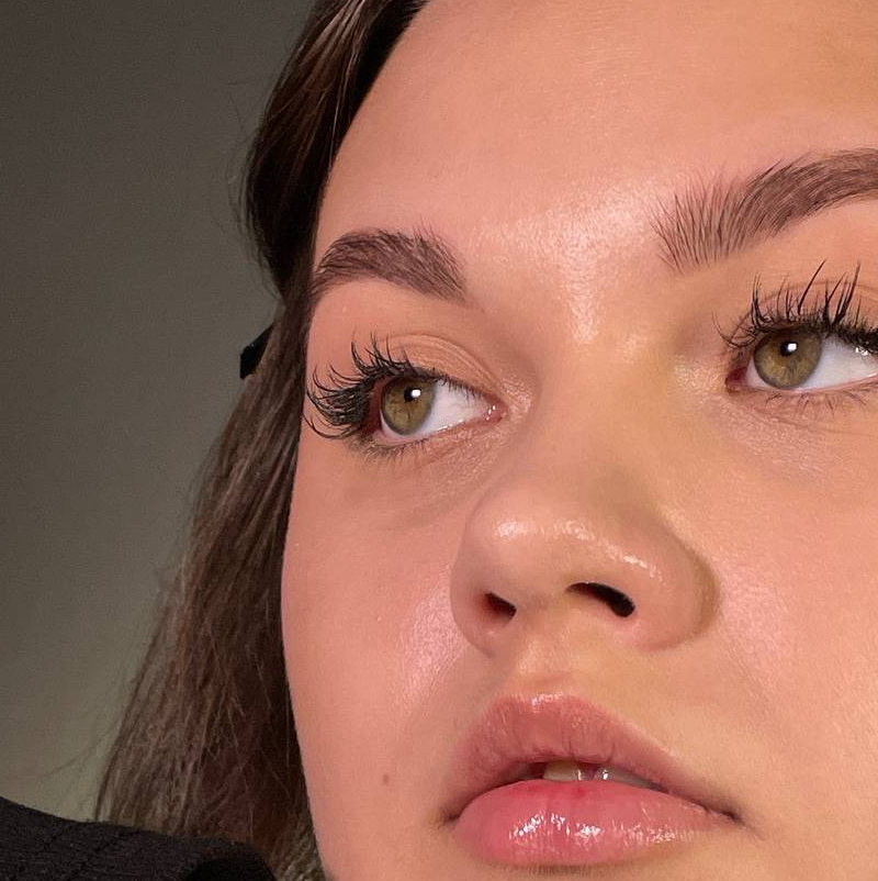 Окрашивание бровей + коррекция (пинцет/воск)