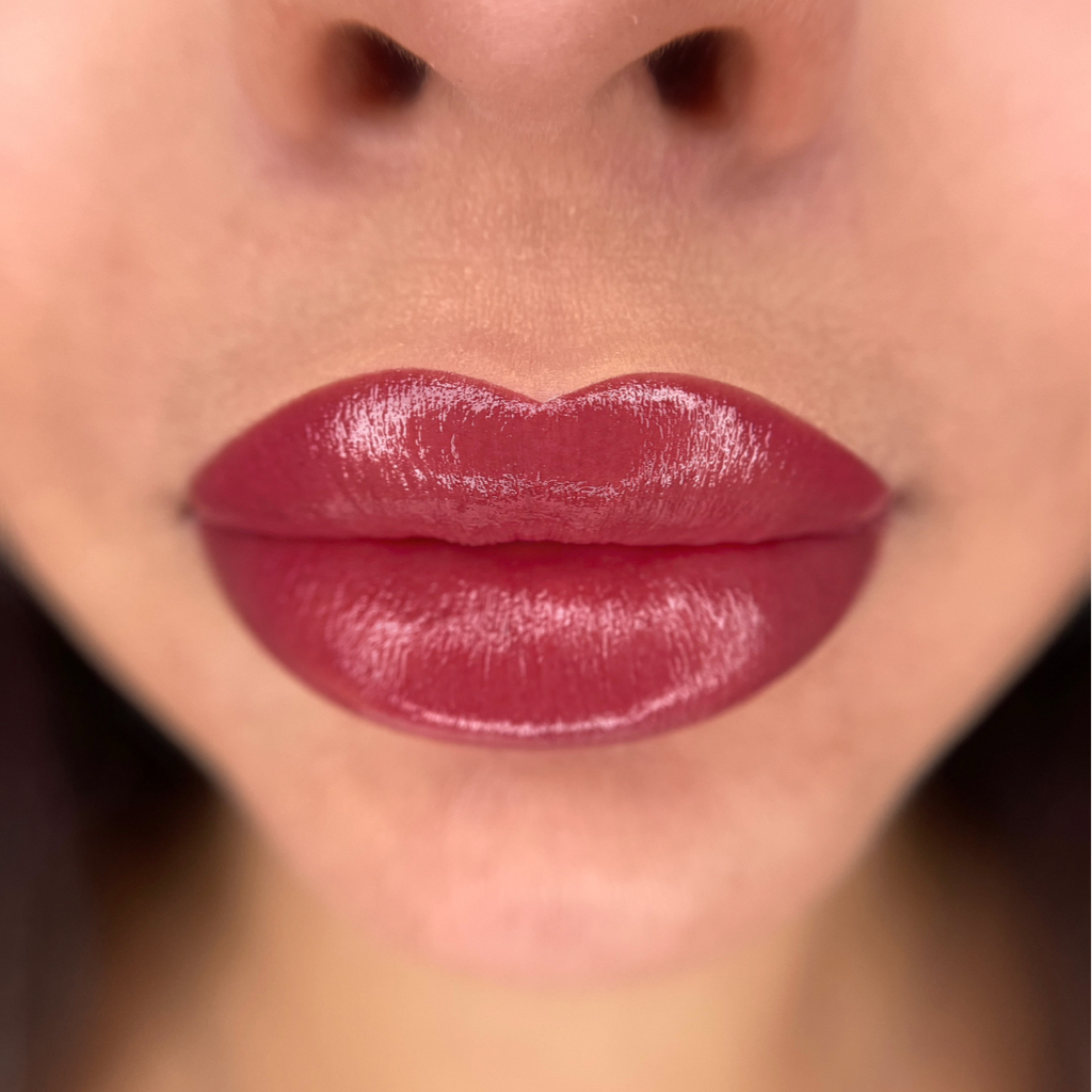 Перманентный макияж губ (любая техника). Первый этап процедуры.