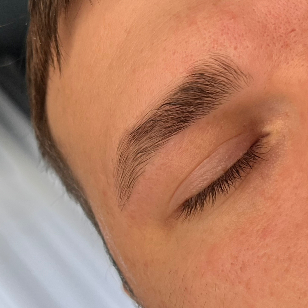 Мужская коррекция бровей