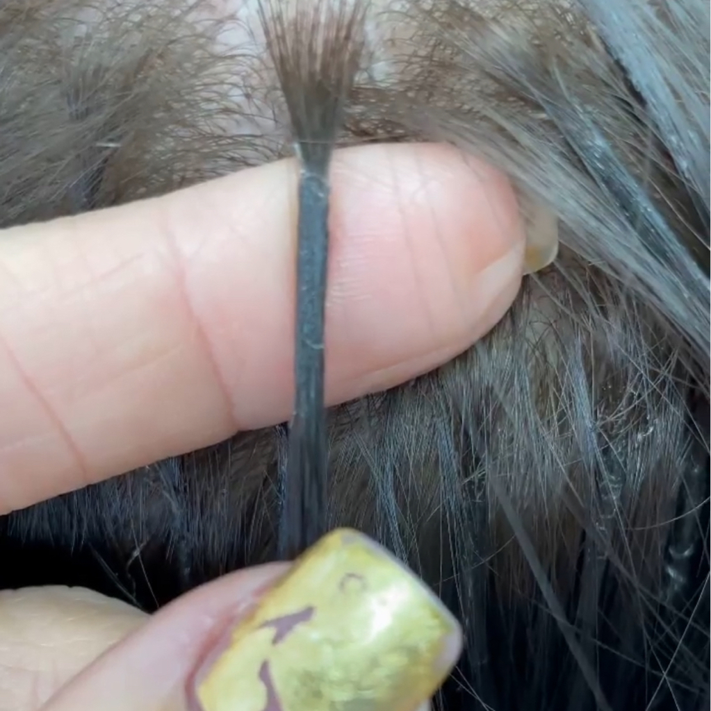 Снятие нарощенных волос