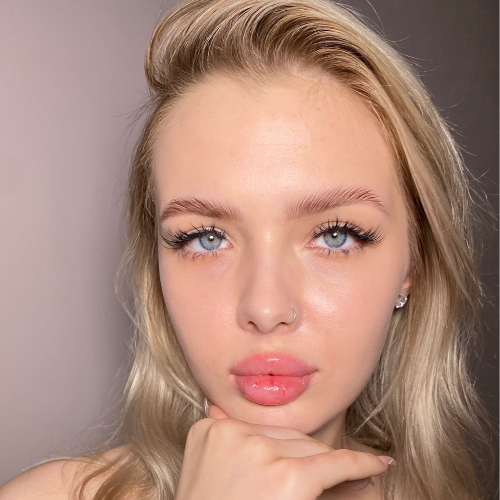 Осветление бровей