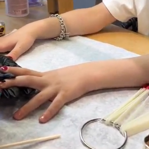 Маникюр детский