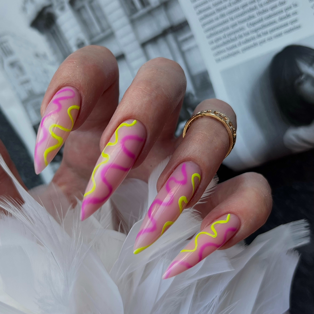 Наращивание ногтей