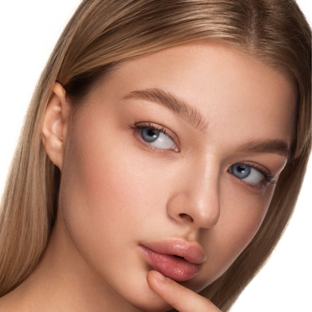 Стилистическое осветление бровей