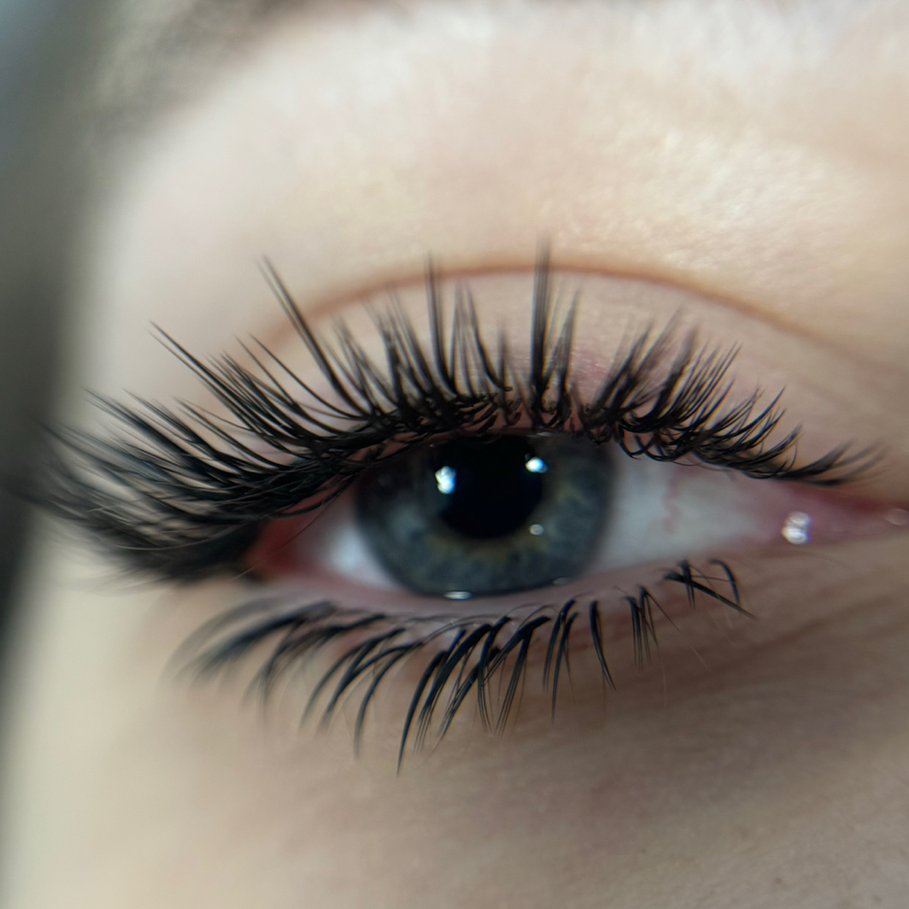 Наращивание нижних ресниц
