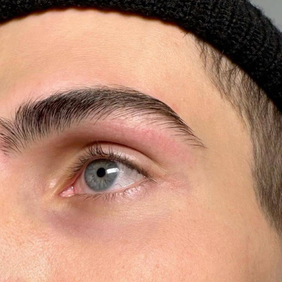 Мужская коррекция бровей