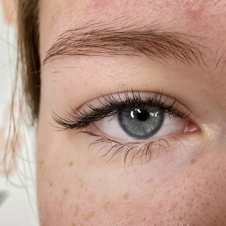 Наращивание ресниц 3D