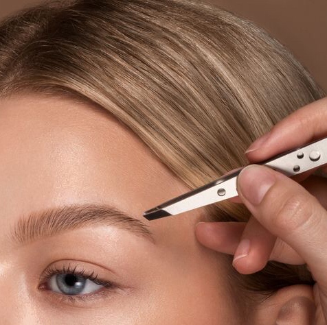 Коррекция бровей воск/пинцец