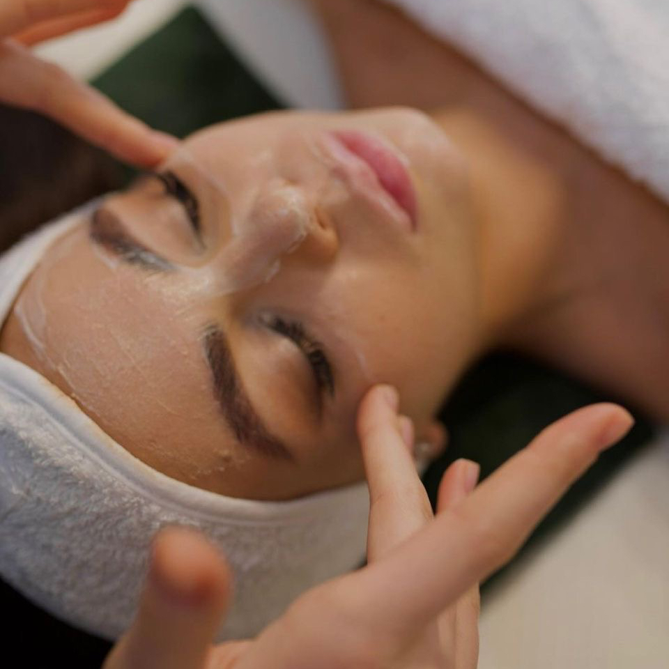 «Фарфоровая кожа» - профессиональная пилинг-процедура