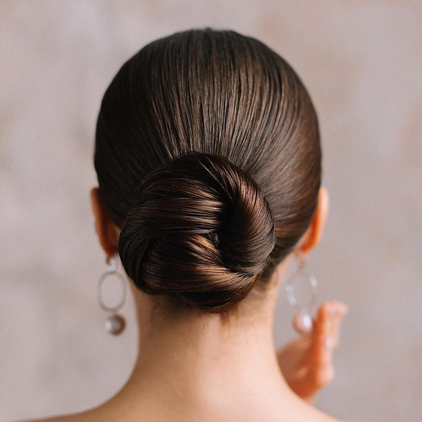 Прическа (пучок, хвост, греческая коса и др.)