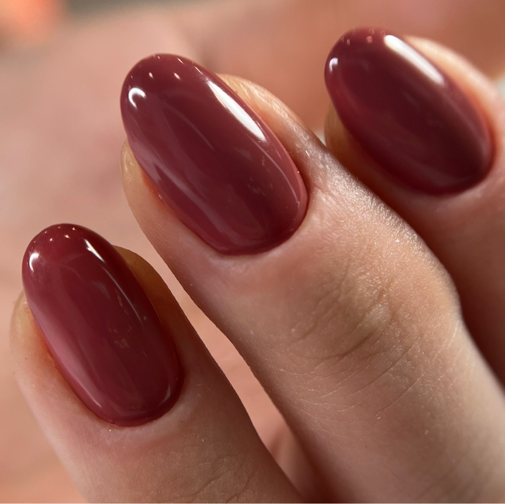 Маникюр с покрытием гель лак- покрытие в один тон  + укрепление гелем