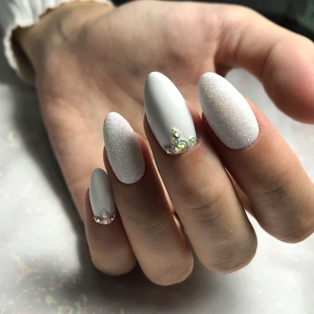 Наращивание ногтей гелем