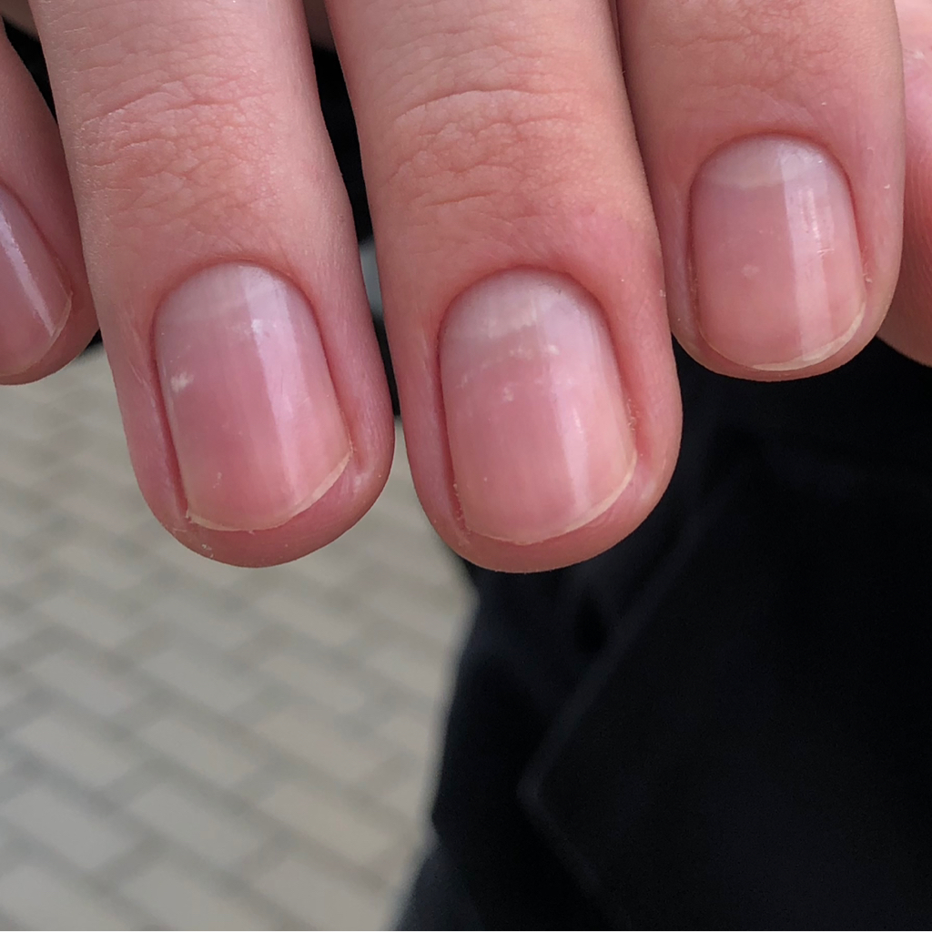 Маникюр гигиенический( включены снятие и покрытие бесцветным лаком)