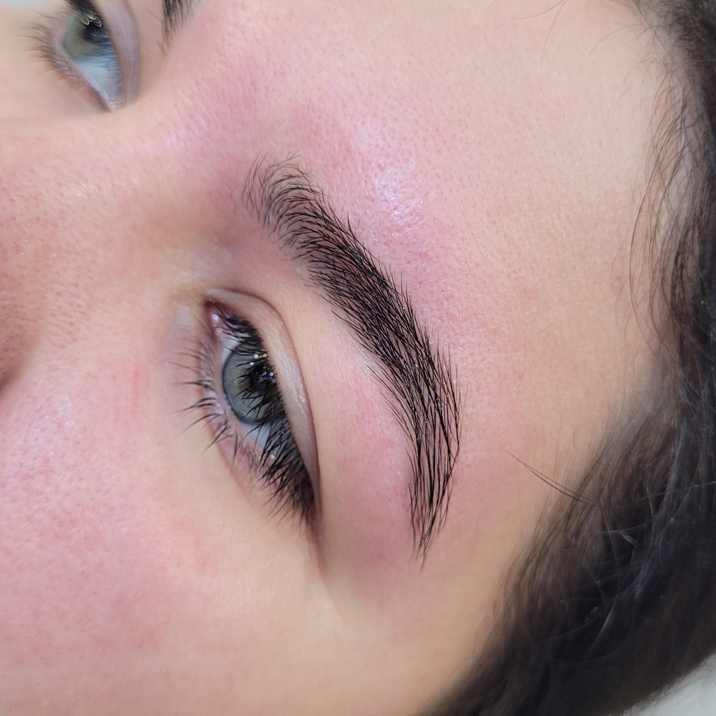 оформление бровей