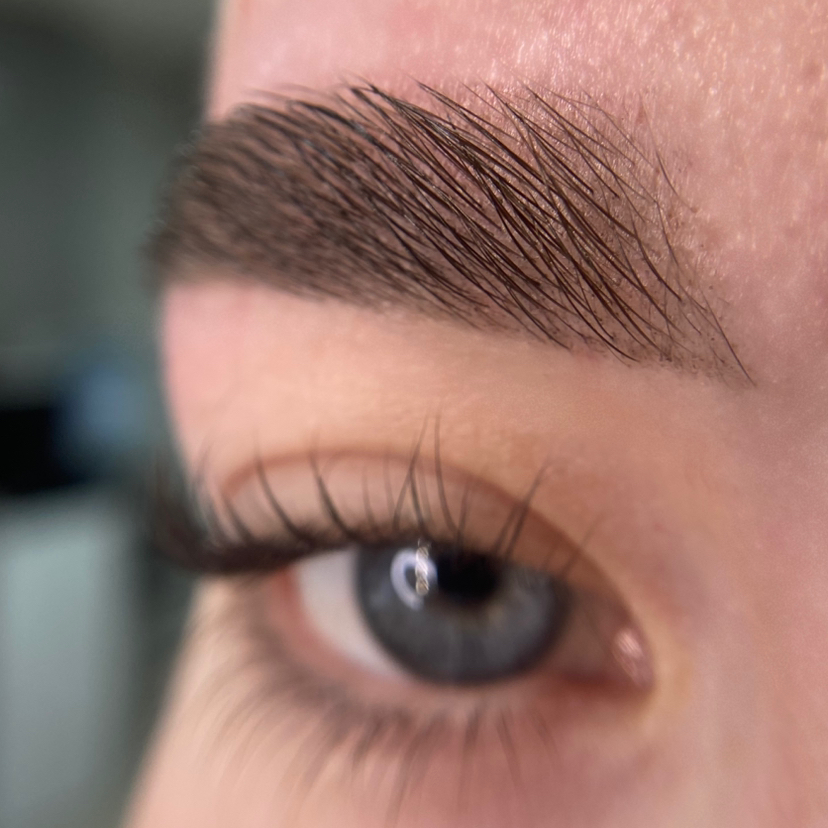 Окрашивание бровей